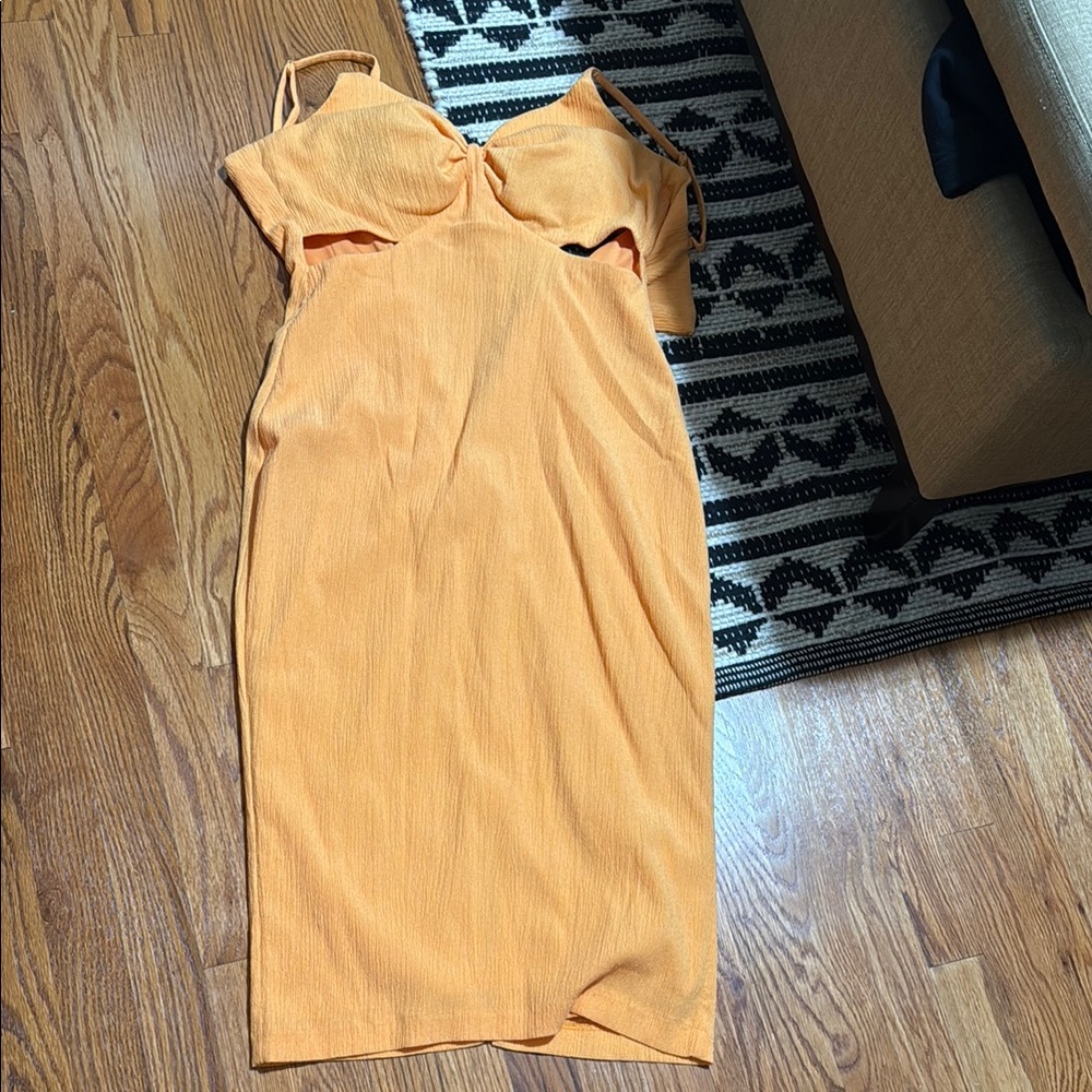 Guess Yellow Sheath Dress with Cap Sleeves and Sweetheart Neckline